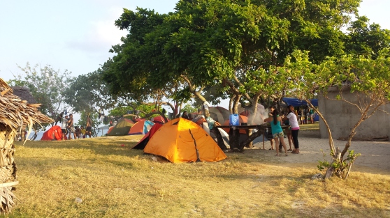 calaguas island- Dayo setting up tent